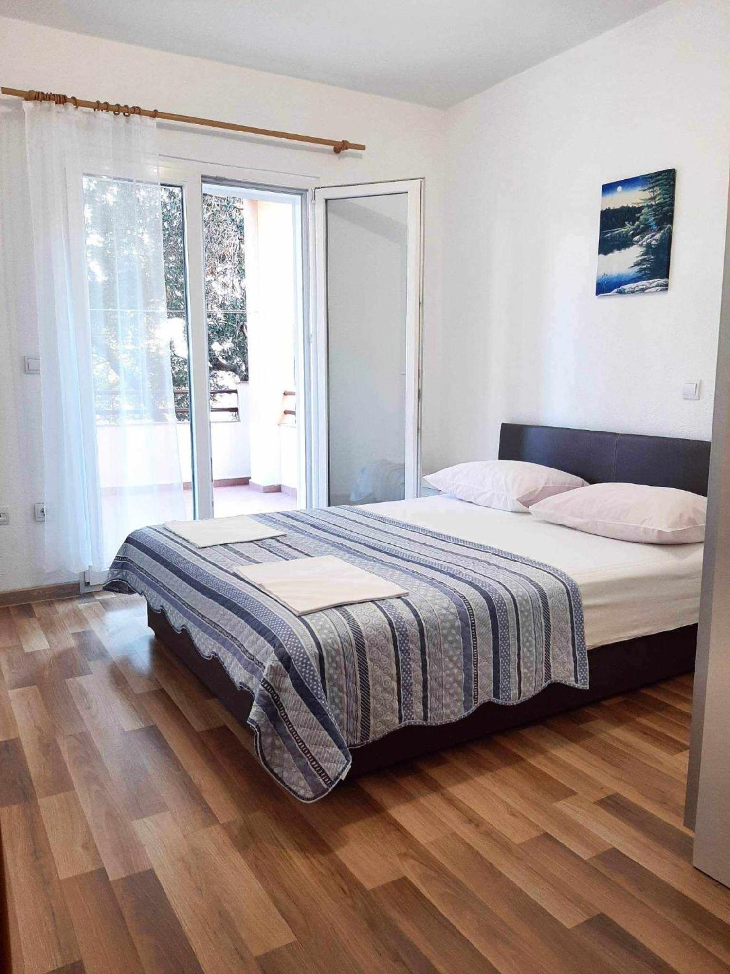 Kalale Deluxe -