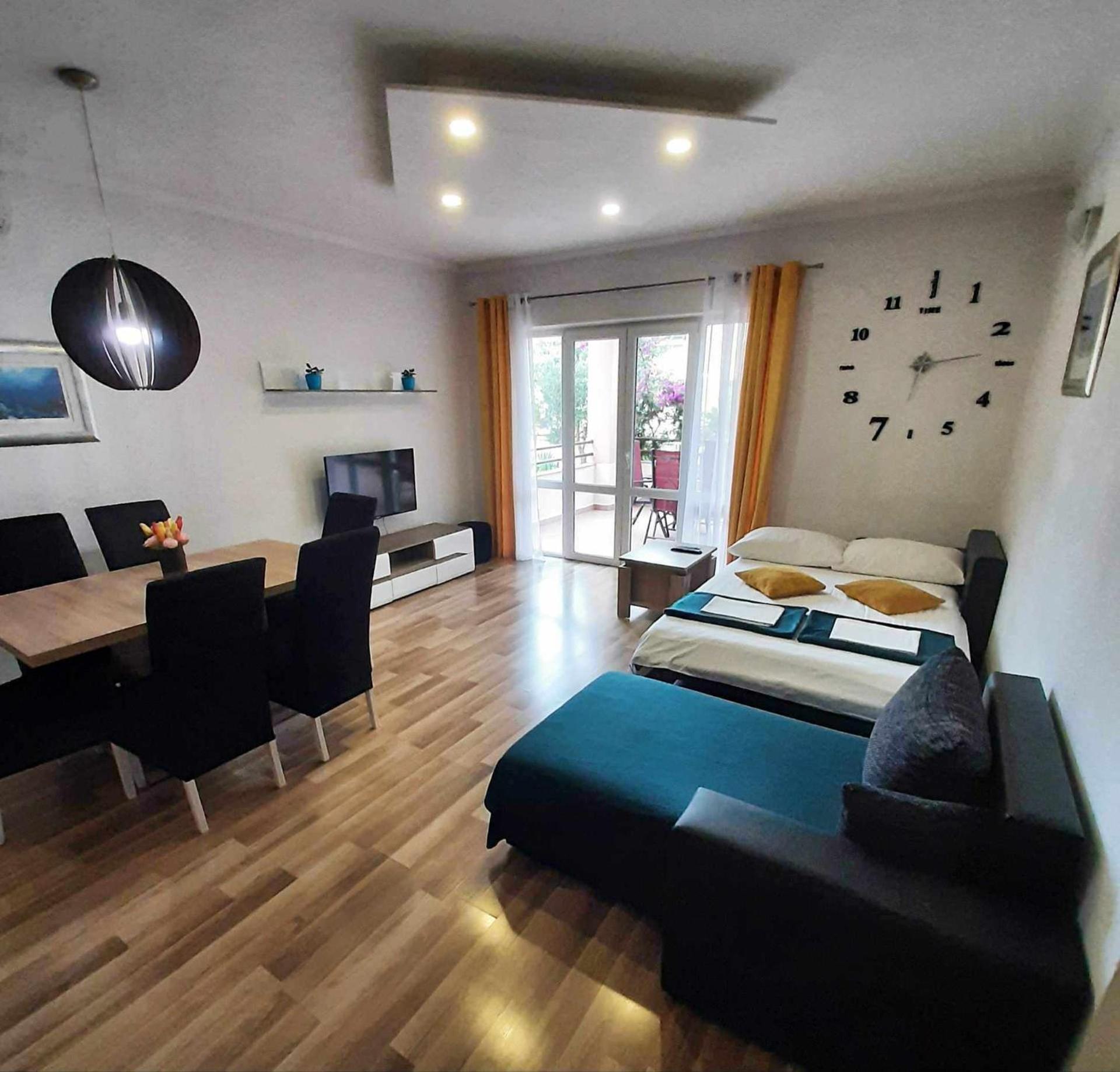 Kalale Deluxe - Penzión pre hostí 3*